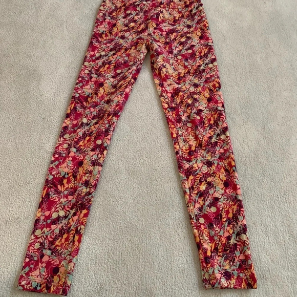 Like NEW LuLaRoe minor flora/leaves leggings, OS - Picture 6 of 14